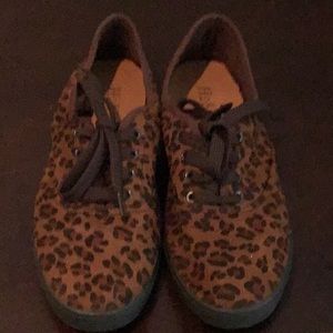 Used women sneakers size 10 brown and black in mint condition